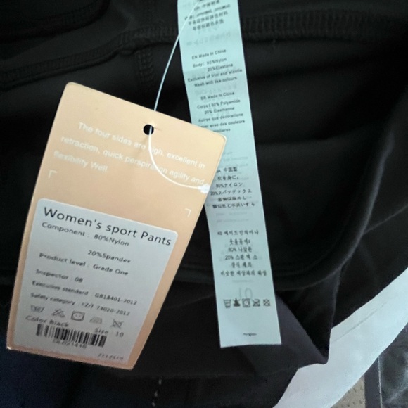 TrueFeat Black Leggings with Pockets - Picture 6 of 7